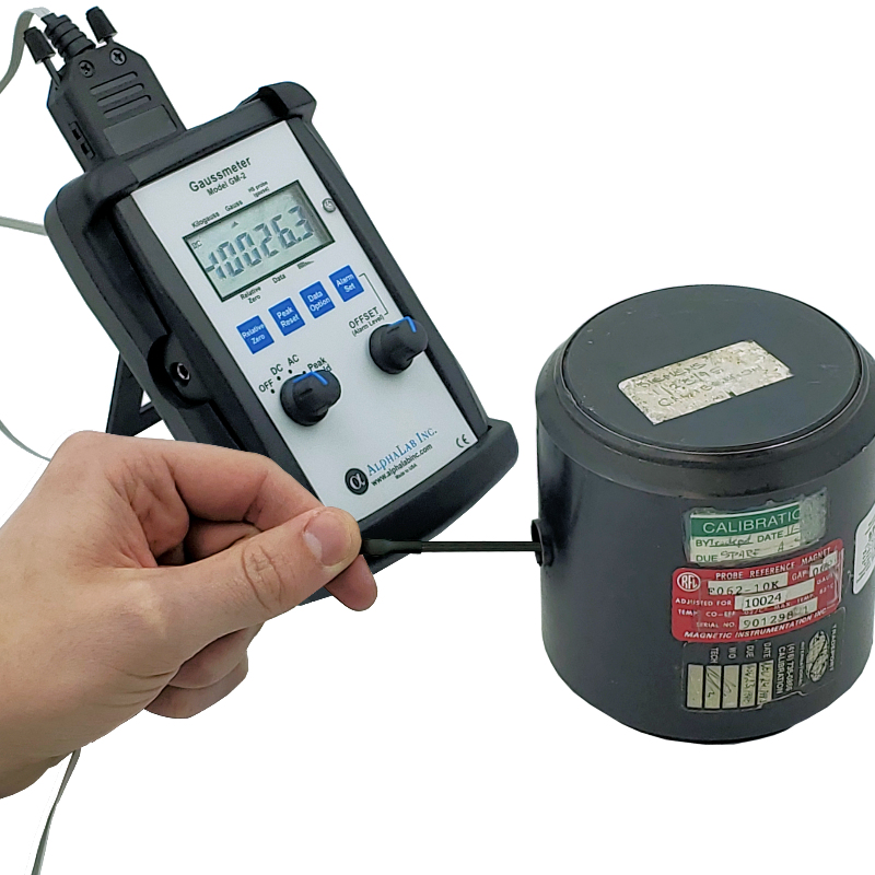 Single Axis AC/DC Gaussmeter/Magnetometer measuring a gap magnet with a Transverse ST probe